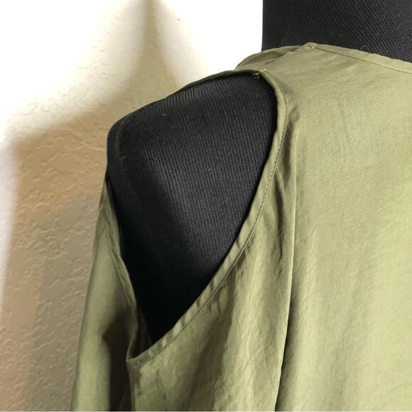 Show Me Your Mumu Peta-Boo army green cold shoulder tunic top Extra Small XS - Picture 12 of 15